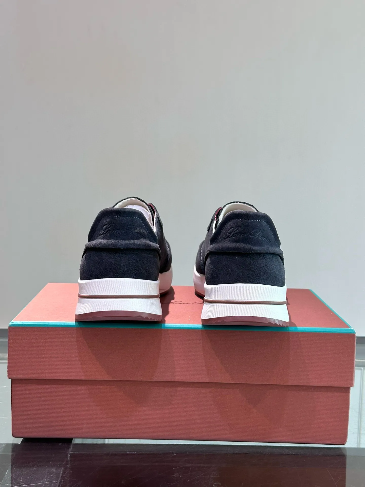 Factory price: 540💰Loro men's shoes💰iana niche Loro classic jogging shoes, men's lace-up casual shoes and sneakers, high-quality lightweight and comfortable fabrics, suitable for outdoor leisure, the color scheme is young and energetic, and it looks great with sportswear or casual suits! Size: 39-46 (customized sizes of 45 and 46 are non-refundable)
